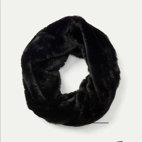 Faux fur infinity scarf - Picture 6 of 6